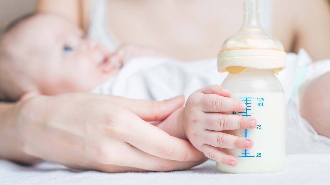 Allattamento al seno o formula: tra aspettative e realtà